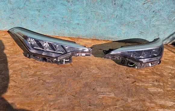 Toyota C-HR I Headlight/headlamp 81110F4180