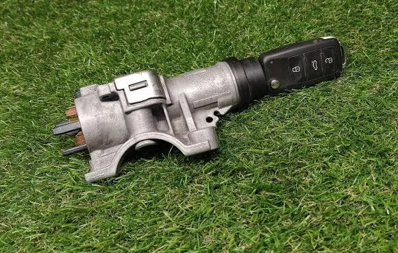 Skoda Fabia Mk2 (5J) Ignition lock 4B0905851Q 3T0837202C