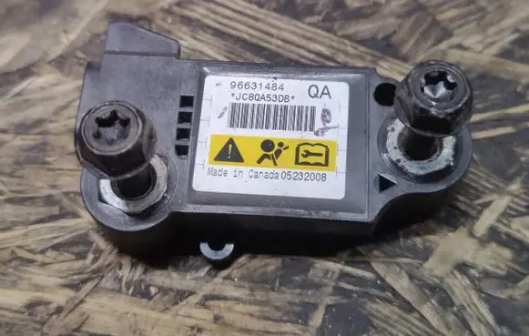 Chrysler Pacifica Airbag deployment crash/impact sensor 96631484