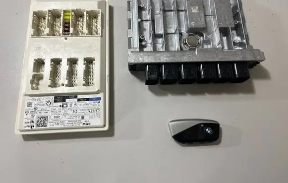 BMW X7 G07 Engine ECU kit and lock set 5A71304 5B4D4B9