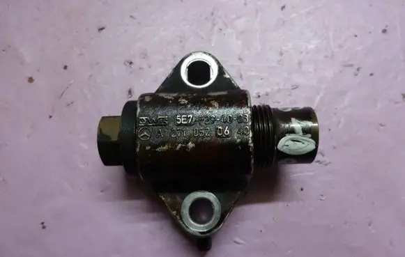 Mercedes-Benz E W211 Timing belt/chain tensioner A2710520640