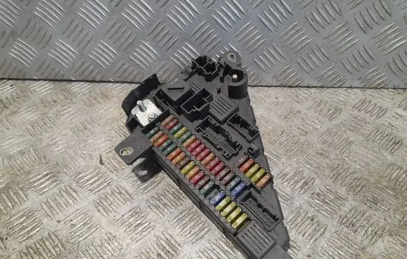 BMW 5 E60 E61 Fuse module 6906618 6906619