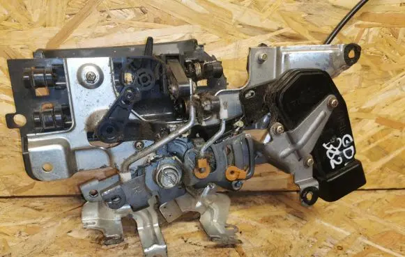 Toyota Previa (XR30, XR40) II Sliding door lock 173H0202