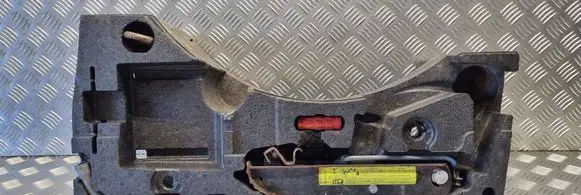 Volkswagen PASSAT B6 Tool set 3C5012115C 1T0805615 4D0012219A