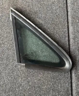 Volkswagen Golf Plus Front triangle window/glass 5M0845412B