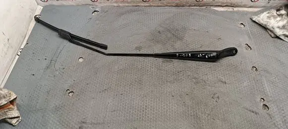 Peugeot 208 I Windshield/front glass wiper blade 9673292080