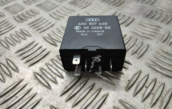 Window wiper relay