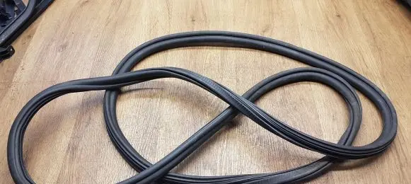 Porsche Macan (95B) Front door rubber seal 95B831721D