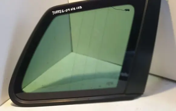 Volkswagen Touareg I Rear side window 43R00069 7L6845298