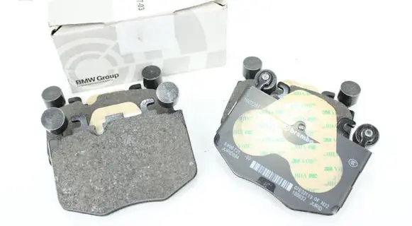 BMW 7 G70 Brake pads (front) 8842387