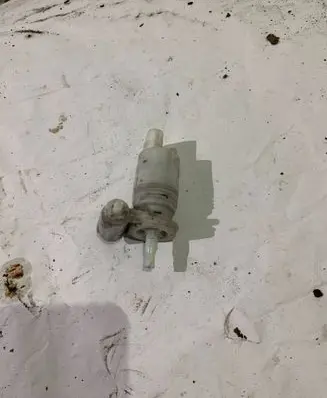 Mini One - Cooper R50 - 53 Windscreen/windshield washer pump