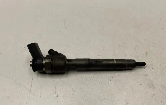 Mercedes-Benz B W245 Fuel injector A640070787