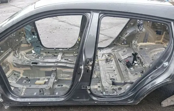 Toyota Avensis T220 Front piece kit 
