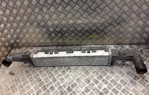 Mercedes-Benz E W210 Intercooler radiator 2105001300 A2105001300