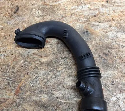 BMW X5 E53 Turbo air intake inlet pipe/hose 7786013 13717792090