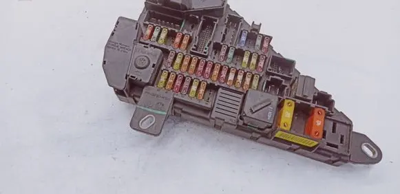 BMW 5 E60 E61 Fuse module 690658808 S18811062 6906588