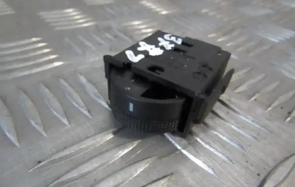 Volkswagen Golf III Headlight level height control switch 1h6941333b
