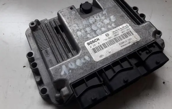 Renault Megane II Engine control unit/module 0281011776
