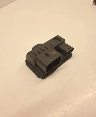 BMW 3 F30 F35 F31 Glow plug pre-heat relay 8519472 121010 0522140104