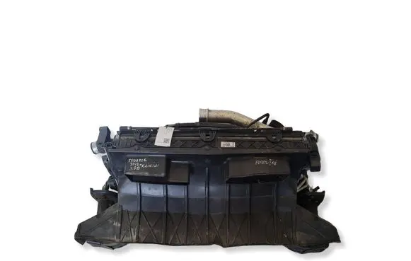 Volkswagen Touareg II Radiator support slam panel 