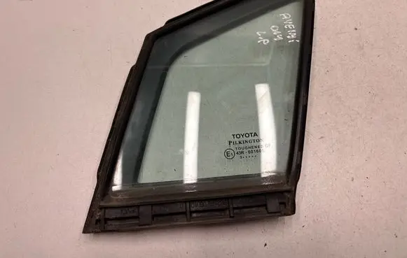 Toyota Avensis T270 Front door vent window glass four-door 43R001605