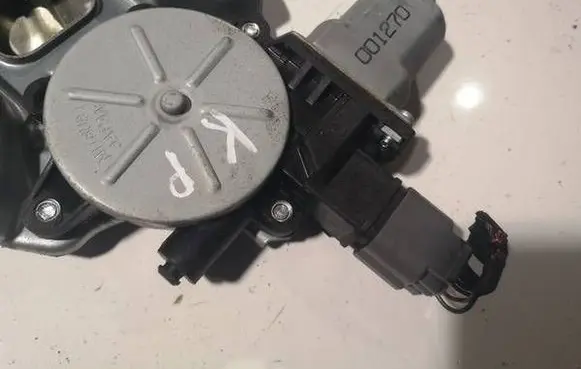 Mitsubishi Outlander Front door window regulator motor 001270