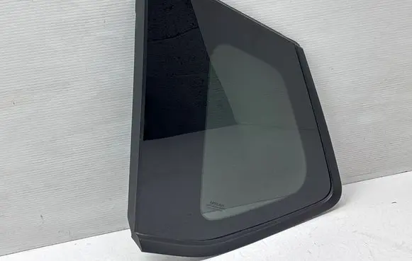Nissan Rogue Rear side window 833016RR0A 615M35VEGAS3