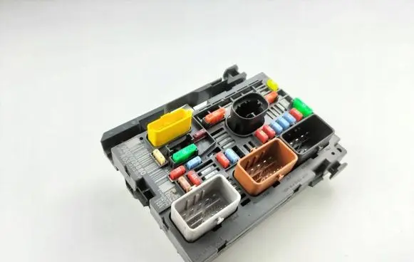 Citroen Berlingo BSM Control unit 9807028880