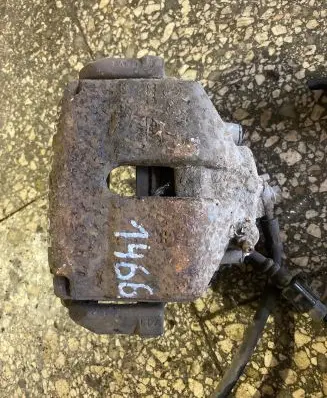 Volkswagen PASSAT B6 Front brake caliper