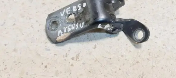 Toyota Avensis Verso Front door upper hinge