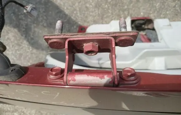 Dodge Caliber Tailgate/trunk/boot hinge