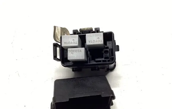 Toyota Avensis T270 Fuse box set 7191YB2 9008087019