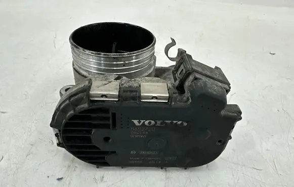 Volvo V70 Throttle valve 8692720
