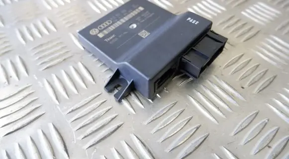 Audi Q7 4L Gateway control module 4L0907468 4L0910468