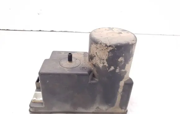 Audi A4 S4 B5 8D Central locking vacuum pump 4A0862257A