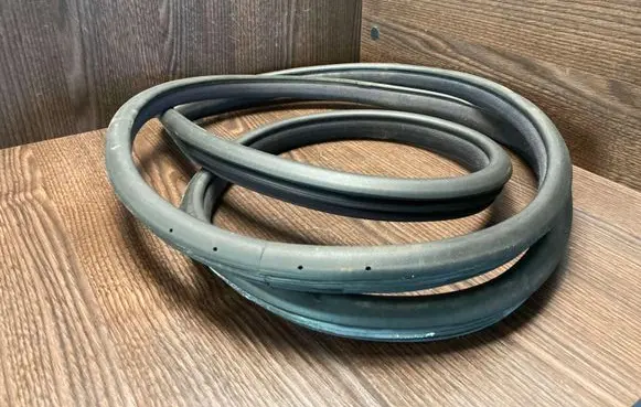 Mercedes-Benz C W203 Front door rubber seal 2036972151