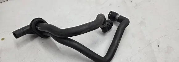 Volkswagen PASSAT B5.5 Engine coolant pipe/hose 8D0819373N