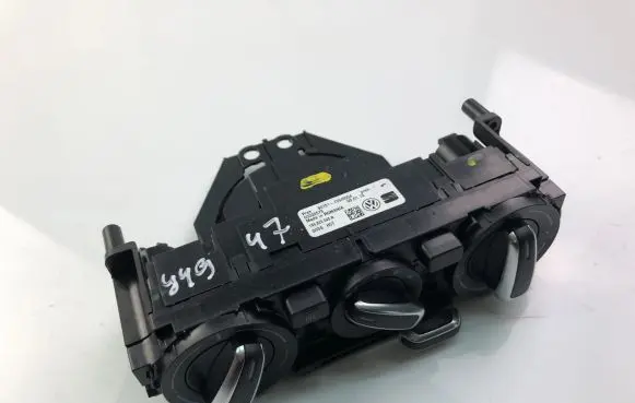 Volkswagen Up Interior fan control switch 1S0820045N