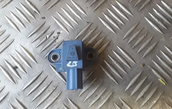 Volkswagen PASSAT B6 Airbag deployment crash/impact sensor 1K0955557A