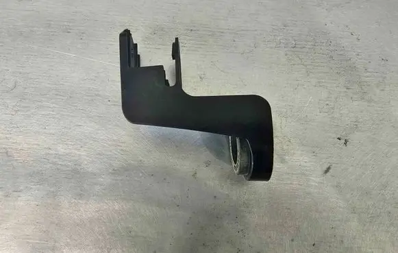 Volvo XC90 Air filter cleaner box bracket assembly 31370343