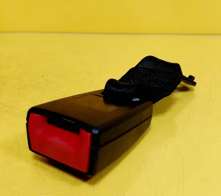 Front seatbelt buckle