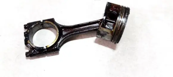 Volvo XC70 Piston with connecting rod