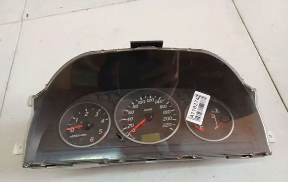 Nissan X-Trail T30 Speedometer (instrument cluster) 33100008
