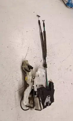KIA Sorento Front door lock A045777