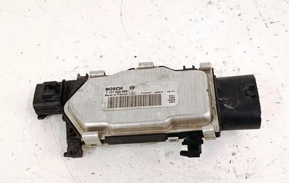Mercedes-Benz CLA C117 X117 W117 Coolant fan relay 1137328656