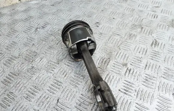 Nissan Navara D23 Piston with connecting rod 85L145
