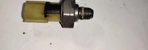 Dacia Dokker Oil pressure sensor 05053R