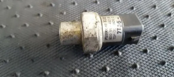 Volkswagen PASSAT B5 Air conditioning (A/C) pressure sensor 8D0959482B TDP-302QADG-2