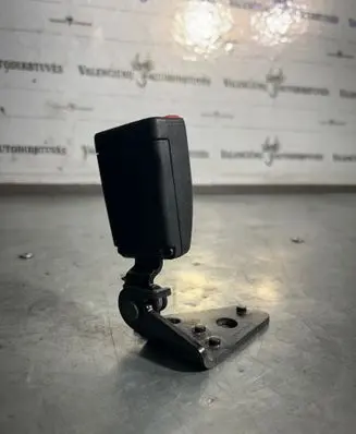 Middle seatbelt (rear)