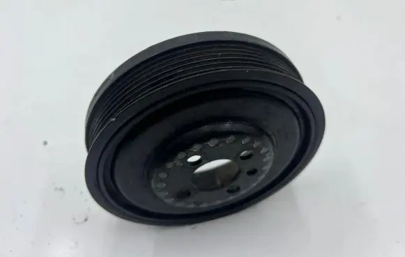 Volkswagen PASSAT B8 Crankshaft pulley 04L105243